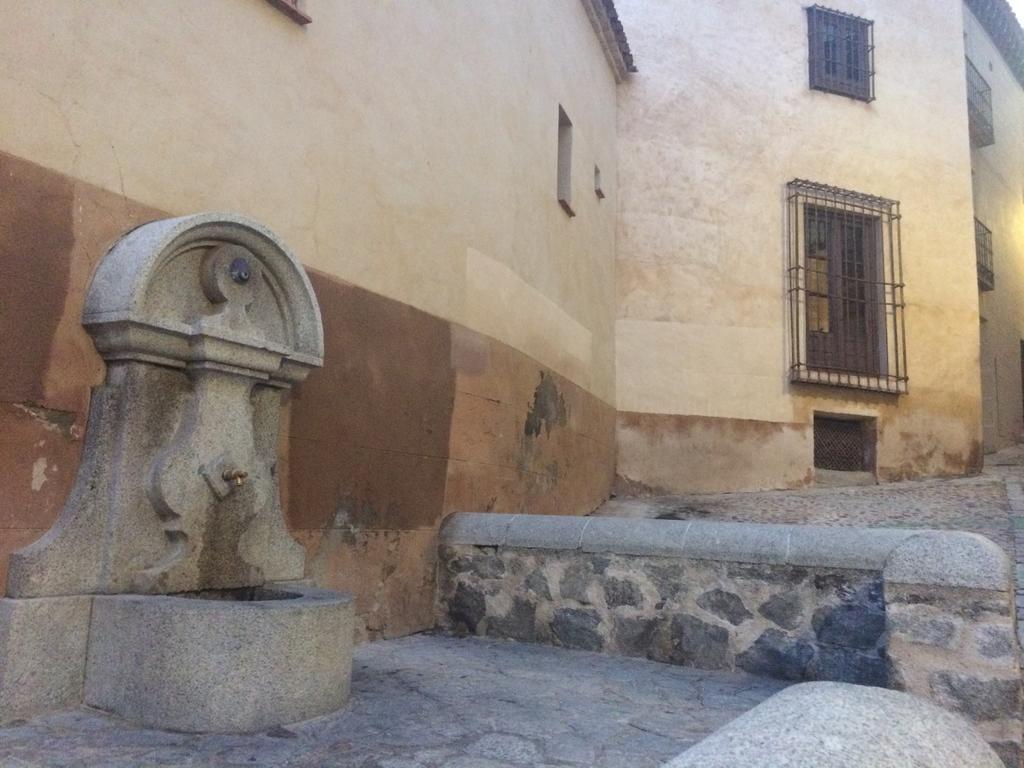 Apartamentos Coliseo Toledo Luaran gambar